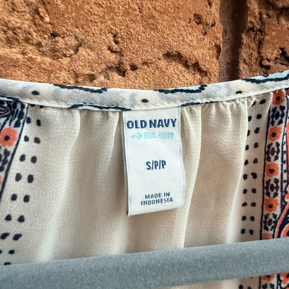 4/$25 • Old Navy Geometric Sheer Blouse - Picture 4 of 4